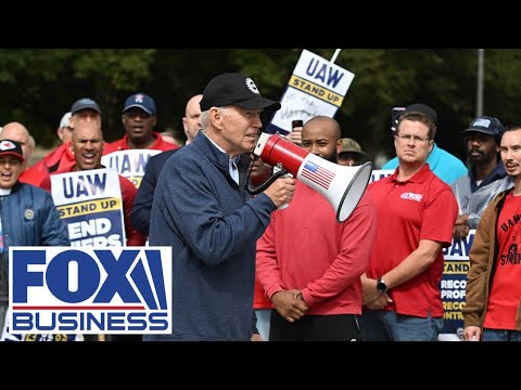 Read more about the article Live: Biden meets with UAW president, auto workers after tentative deal